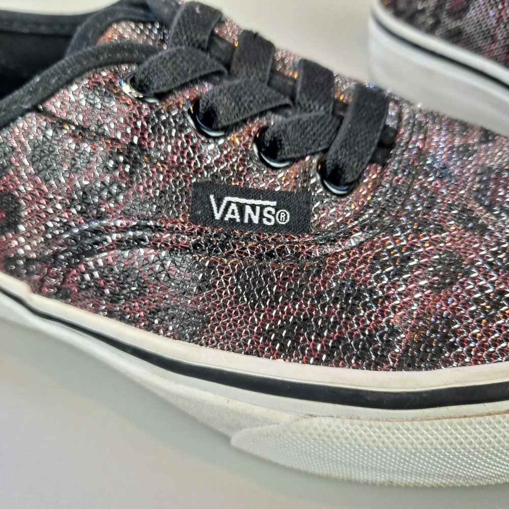 Girl's Vans Off the Wall Sneakers Size 1 - Picture 3 of 9